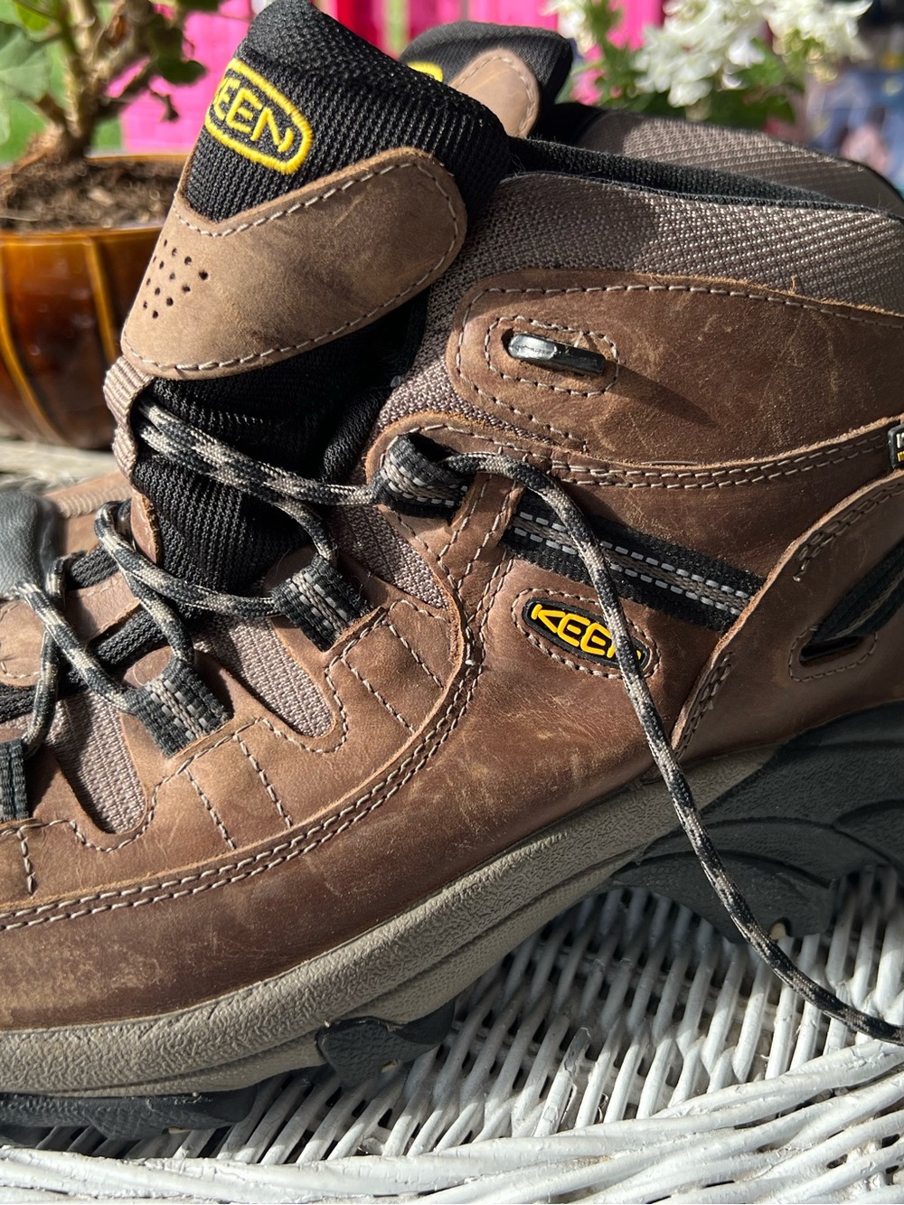 Keen Men's Targhee II Mid Hiking Boots in Shitake/Brindle Brown - Picture 3 of 10